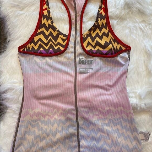 NWOT. Nike Dri-Fit Athletic top. - Picture 4 of 6